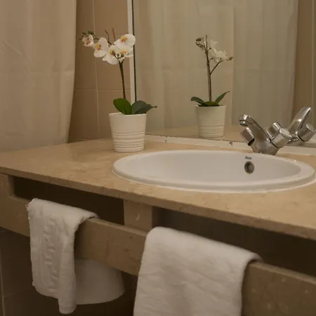 Tora Hotel 3*